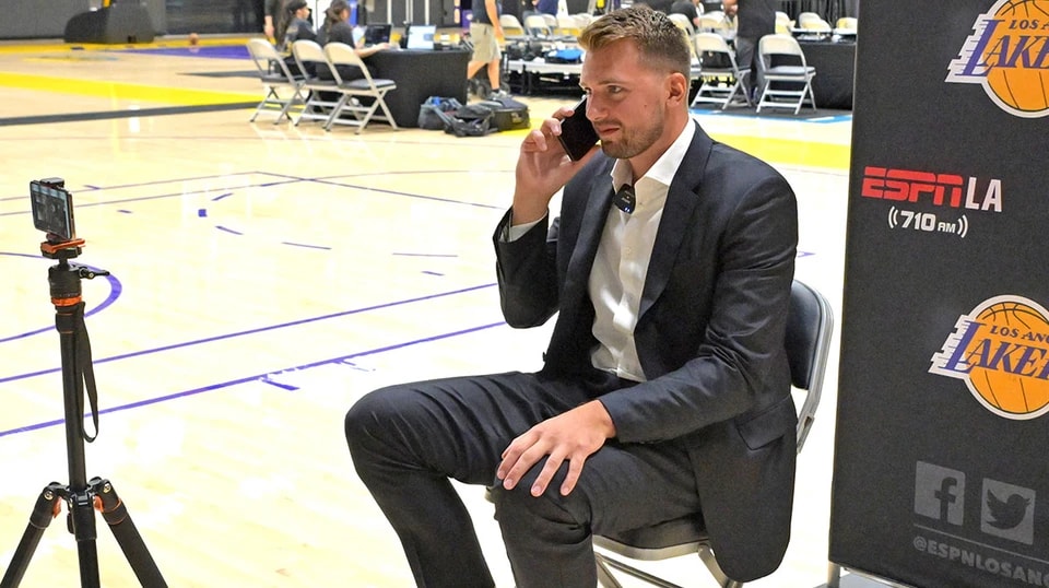 大荣誉, 他现在是湖, 人震惊的交