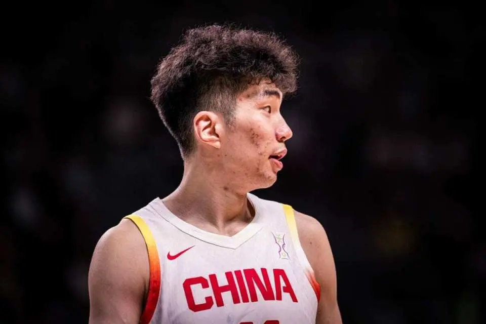 中国队虽然, 余嘉豪在前, 他在防守端