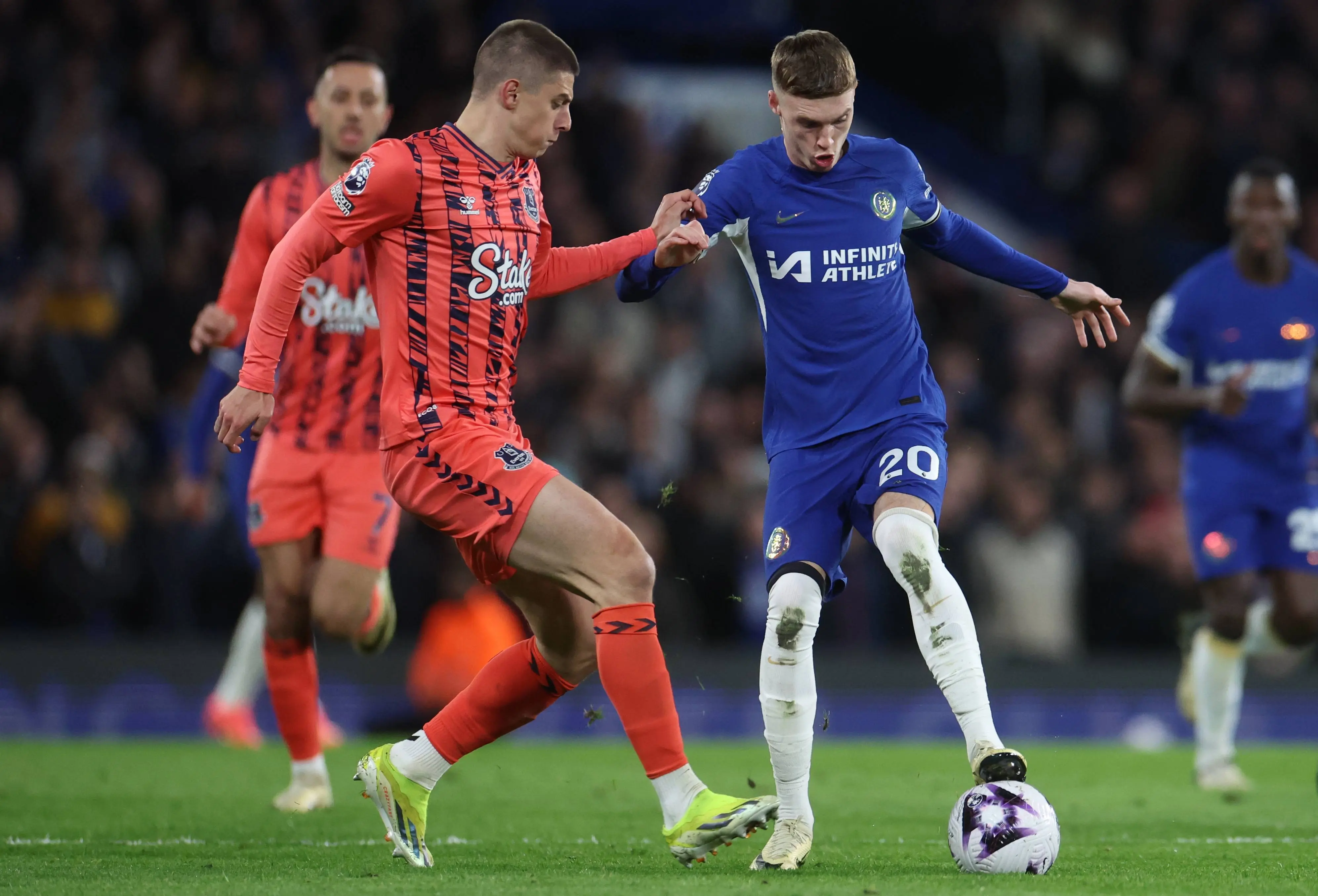 绩出现下滑, 望引进他的, 切尔西高层