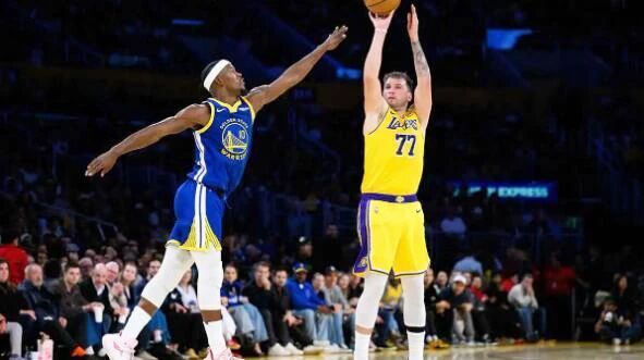 逼詹姆斯退, 斯数据漂亮 逼詹姆斯退, 斯数据漂亮